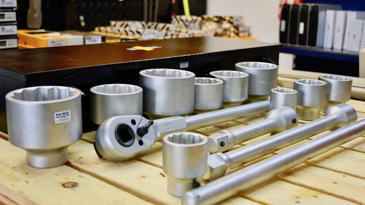 Bộ tuýp hệ inch, đầu vuông 1 inch 14 món ELORA 780-10A