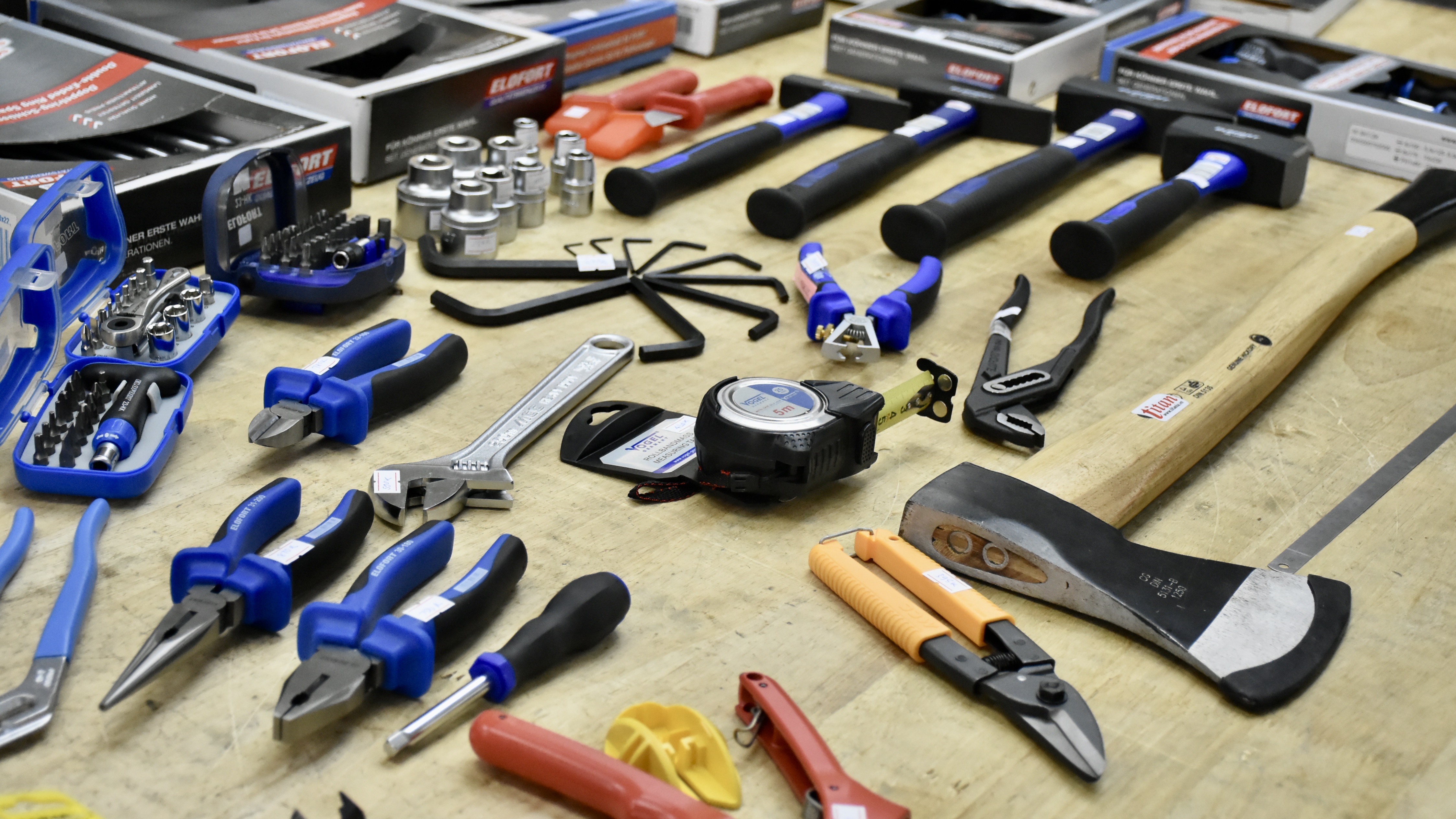 Bộ dụng cụ sửa chữa gia đình gồm 17 chi tiết