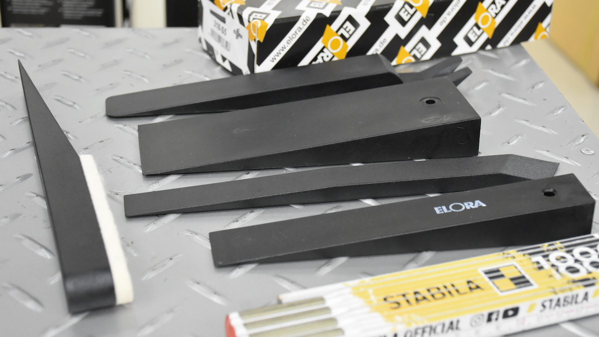 Nêm nhựa tháo lắp táp lô trên xe hơi