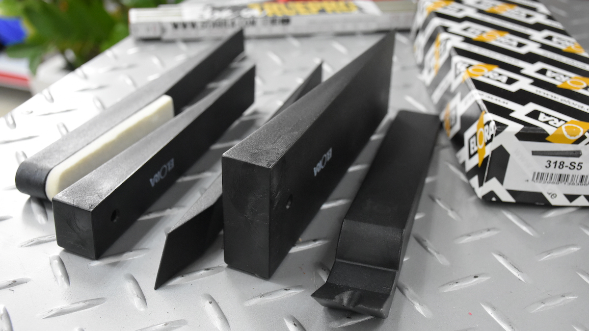 chêm chèn bằng nhựa dùng tháo gỡ đồ mềm trên xe ô tô