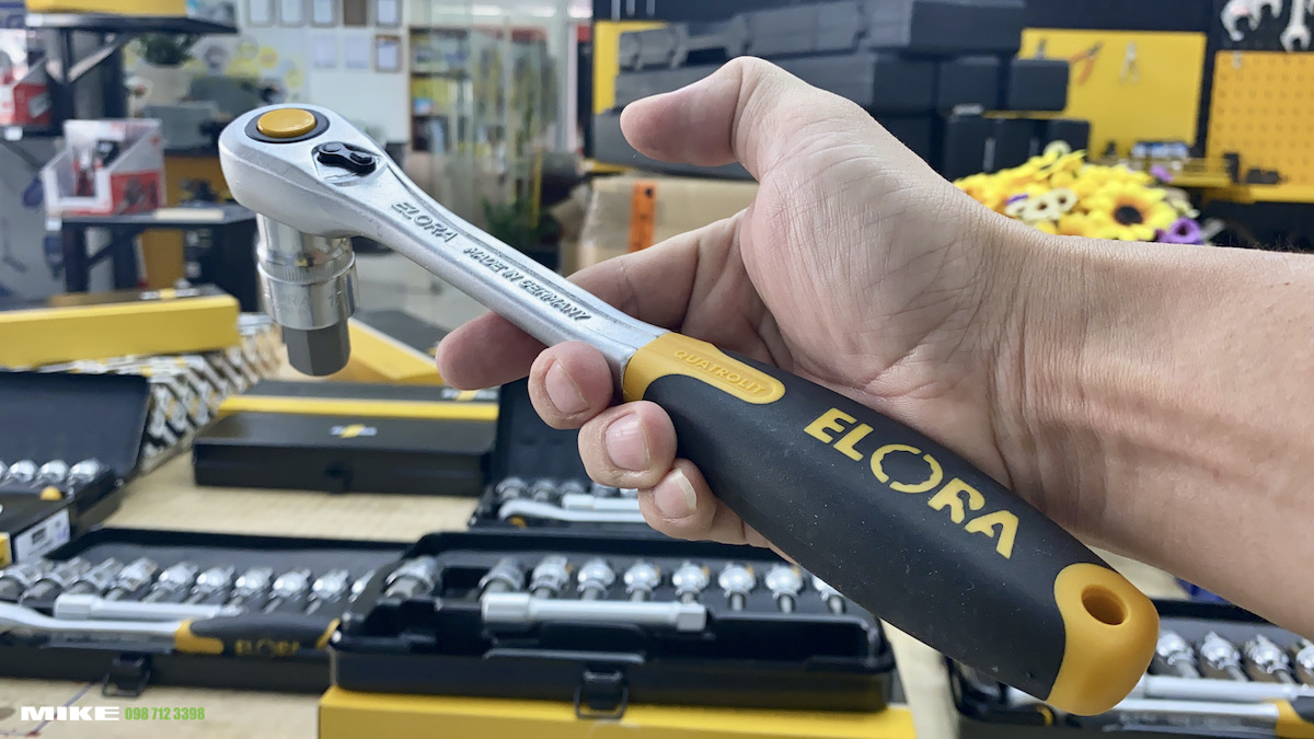 770-KINMK có cần lắc tay tự động nhả tuýp bằng nút nhấn