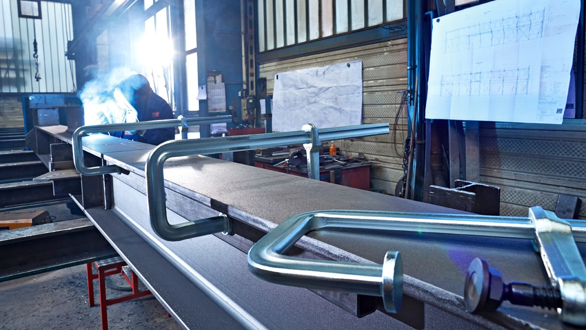 Ứng dụng của cảo chữ U trong hàn cắt kim loại. BESSEY STBU