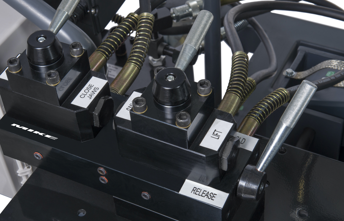 Cụm van điều khiển trên cảo 150 tấn.