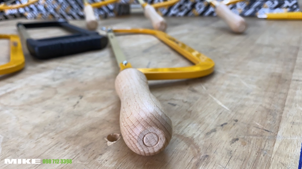 Cán tiện bằng gỗ sồi, xử lý sấy ép trước khi gắn vào cưa sắt