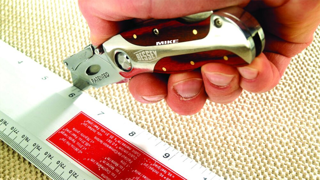 Dao rọc giấy 160mm kiểu cán gỗ BESSEY DBKWH-EU