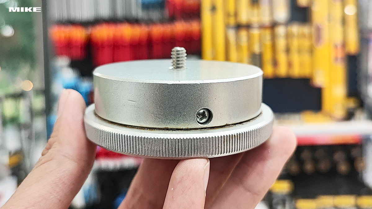 Đầu chuyển Stabila 14339 từ 1/4 lên 5/8″ hỗ trợ lỗ cho cờ lê, giúp thao tác xoay dễ dàng khi cần điều chỉnh độc lập.