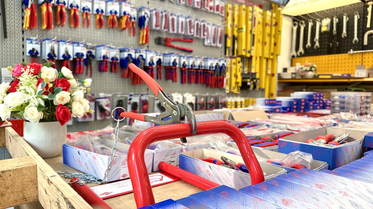 Sales stand KNIPEX 00 19 20 S1 cho trình diễn cơ cấu tự hãm Cobra®