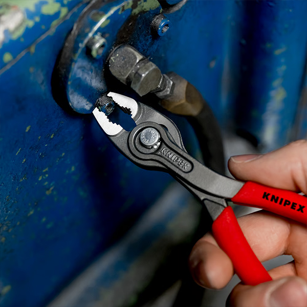 Kìm tháo ốc mòn TwinGrip Knipex 82 01 150 dùng hàm kẹp trước và bên hông để mở ốc trờn và bu lông gỉ.