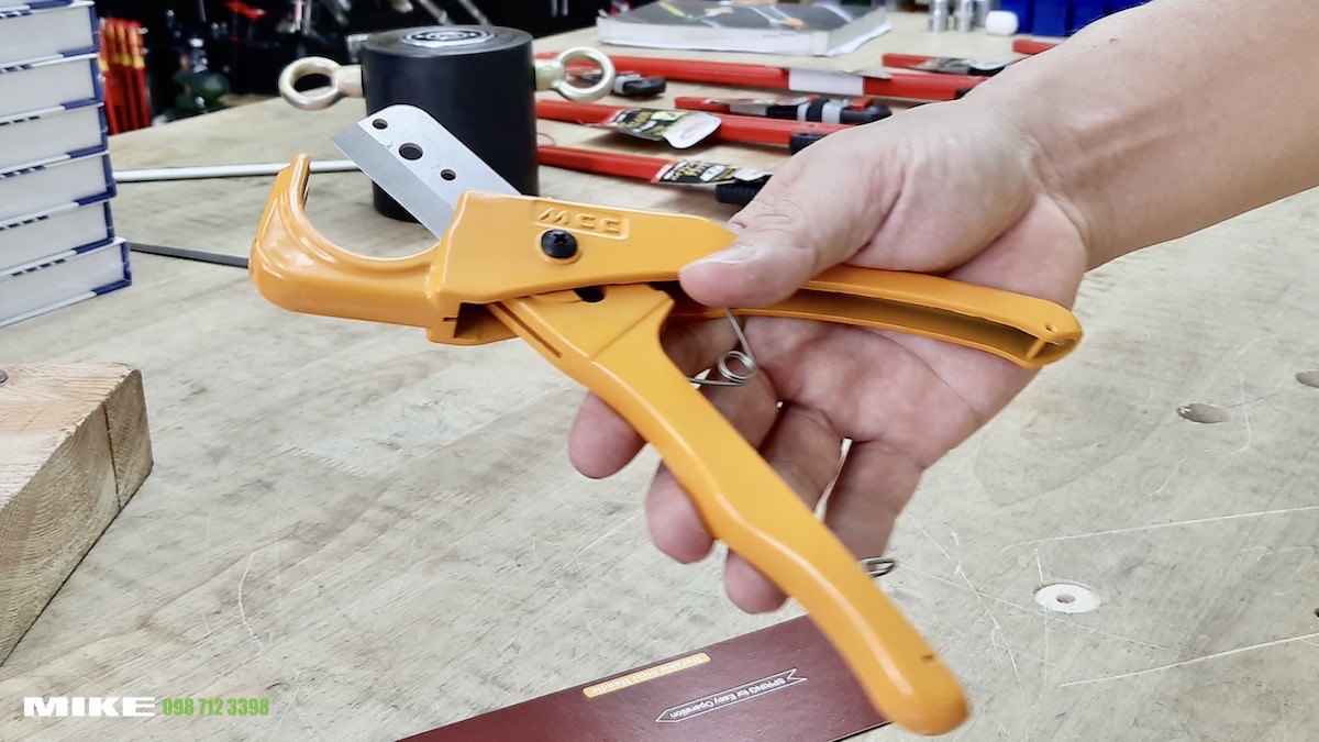 Kéo cắt ống nhựa ống cao su JPC 37