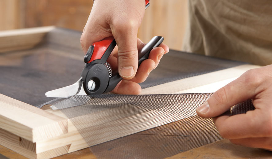 Kéo inox cắt vật liệu mềm và kim loại dạng tấm.