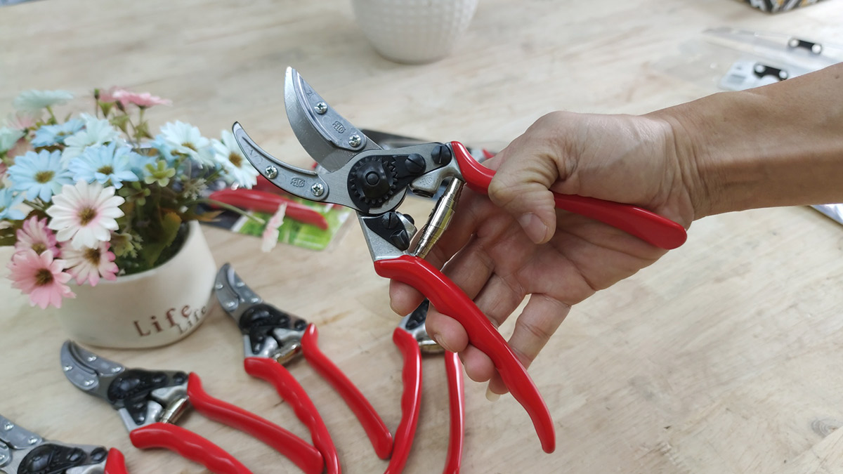 Tay cần bọc nhựa chống trơn, trượt, uốn cong theo khuôn tay