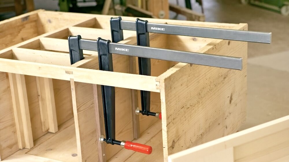 Ứng dụng của cảo chữ F ngàm sâu trong làm mộc. BESSEY TGNT