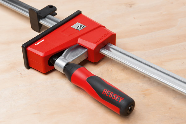 Ngàm trượt động của KRE, cảo chữ F của BESSEY