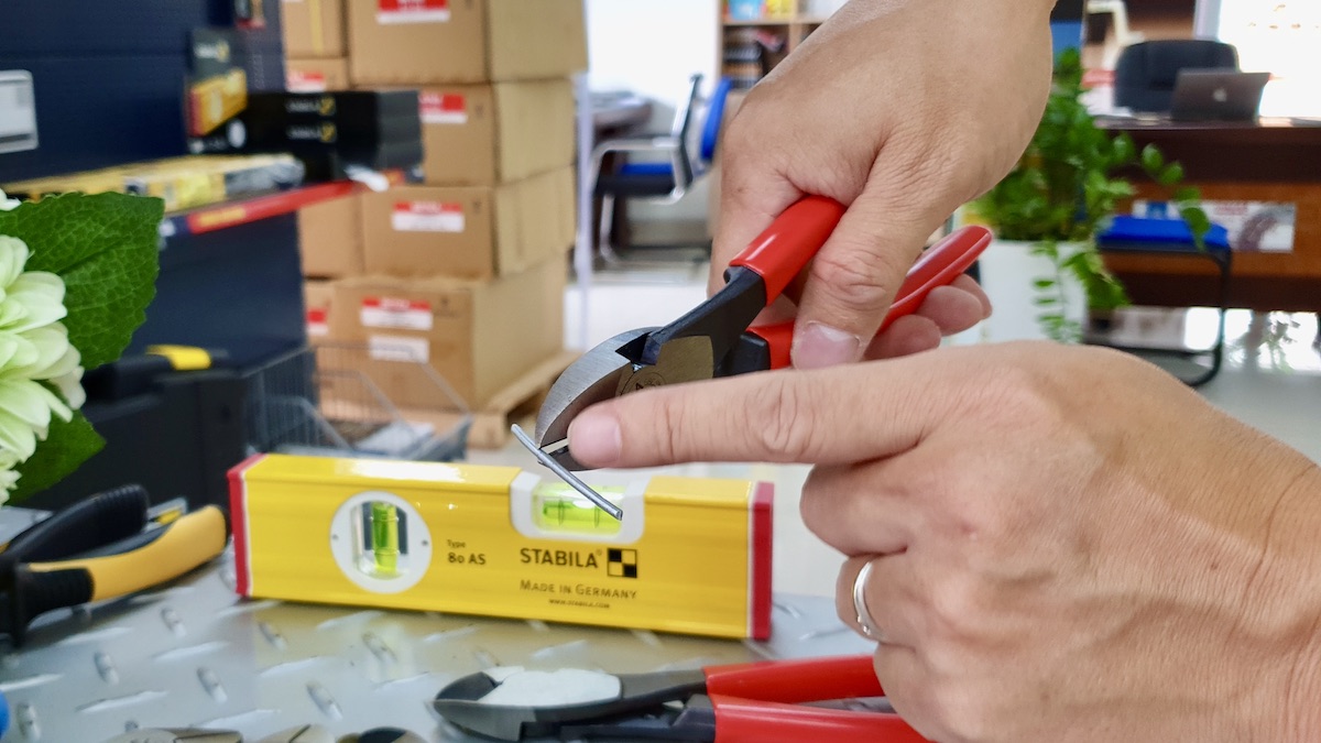 kềm thử nghiệm với dây kẽm