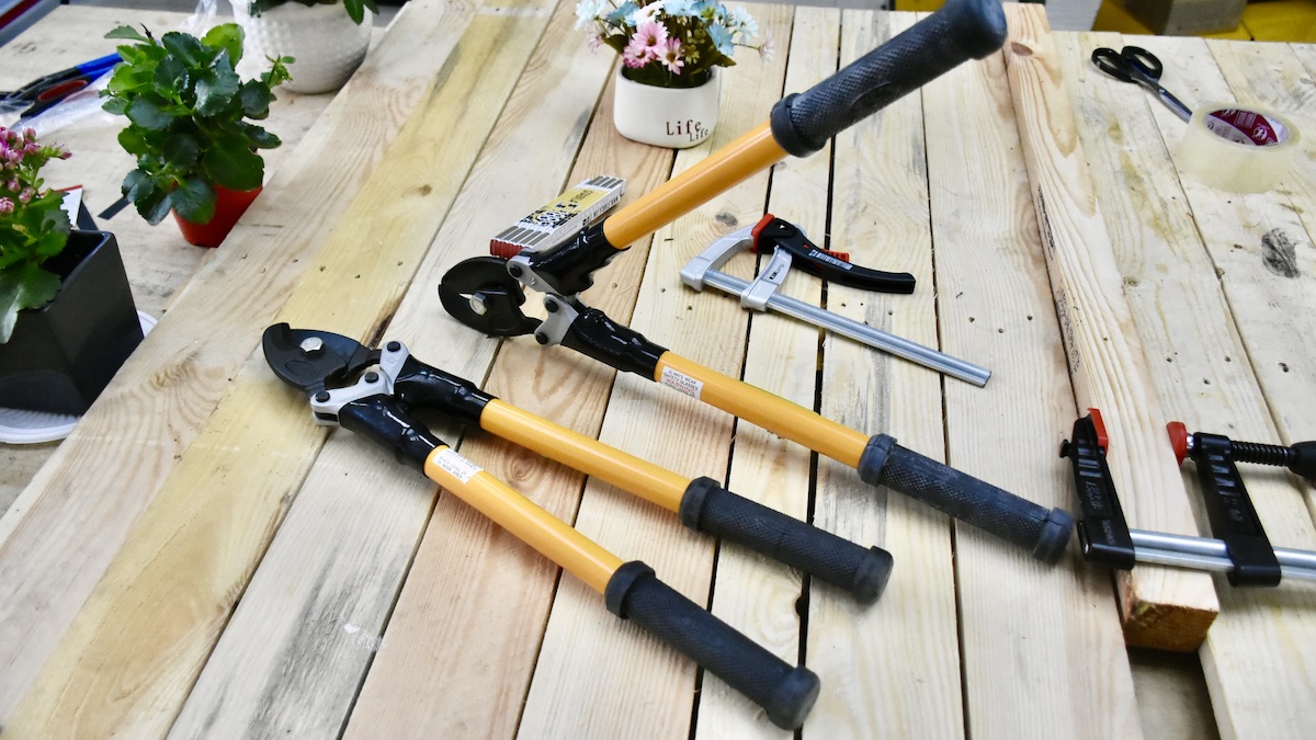 Kìm cộng lực cắt cáp có cán bọc cách điện MCC Japan