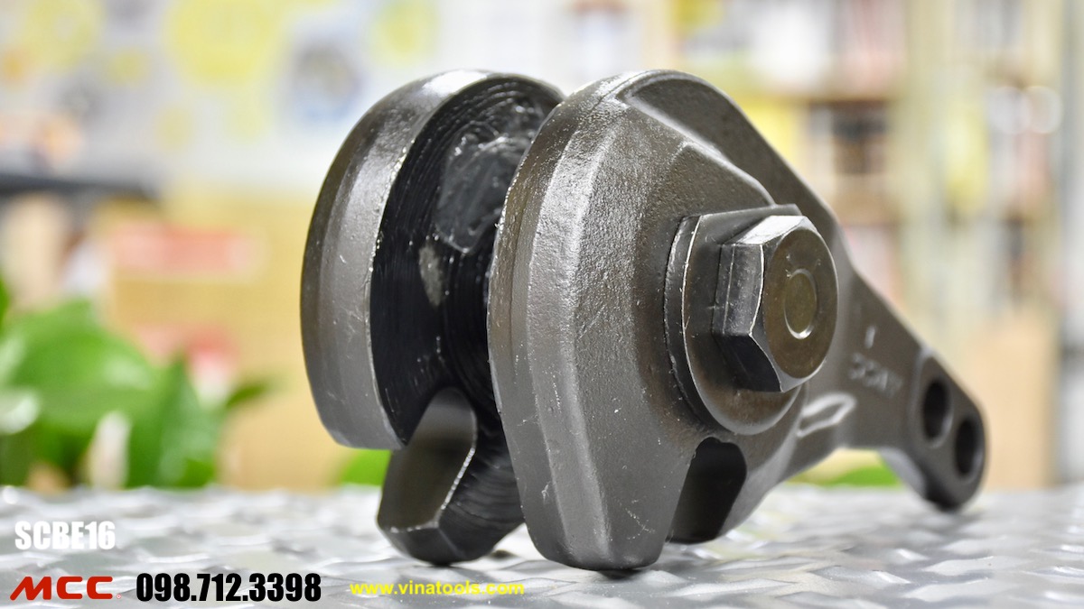 Công nghệ luyện kim của kìm được phô diễn trên lưỡi cắt SCBE16