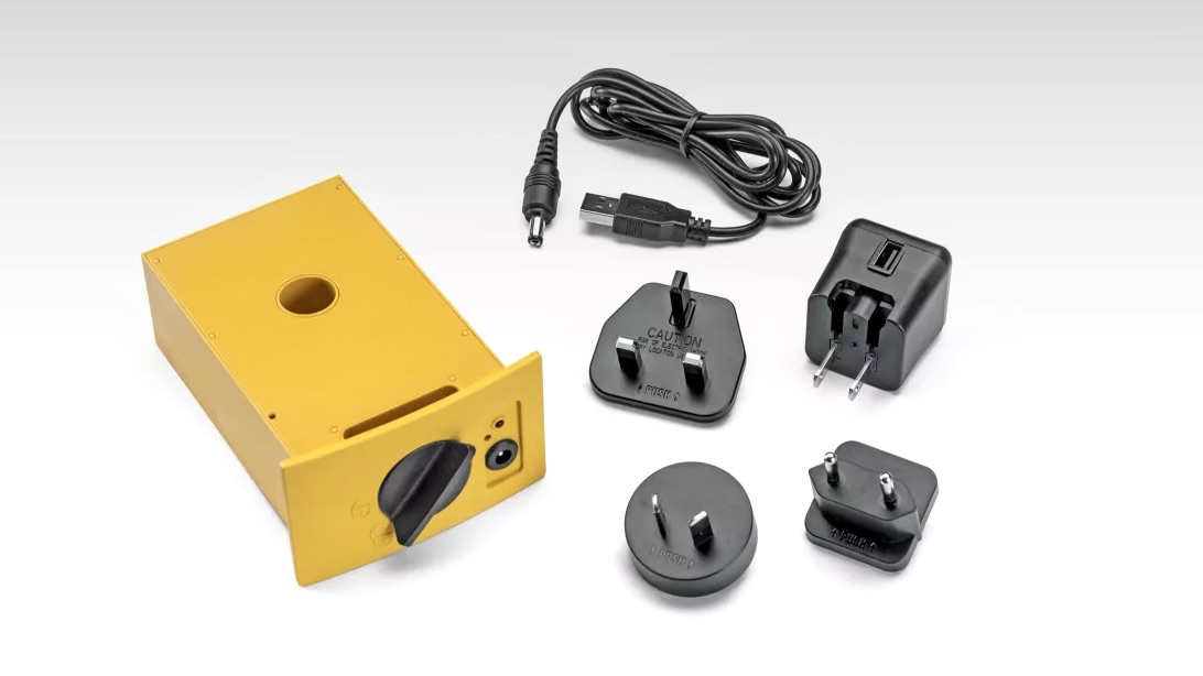 Bộ sạc cho pin Li-ion trên máy cân bằng laser xoay. Tương thích tuyệt đối với kích thước của LAR350. Đầu cắm 4 loại, thích ứng tất cả các chuẩn cắm nguồn. Chỉ dùng cho các loại pin được khuyến cáo bởi Stabila.