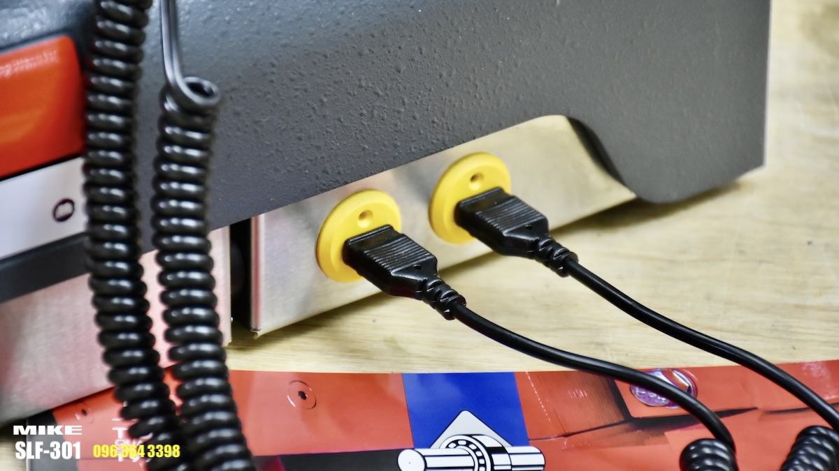 Khe cắm 2 cảm biến nhiệt độ có từ tính trên BETEX SLF301