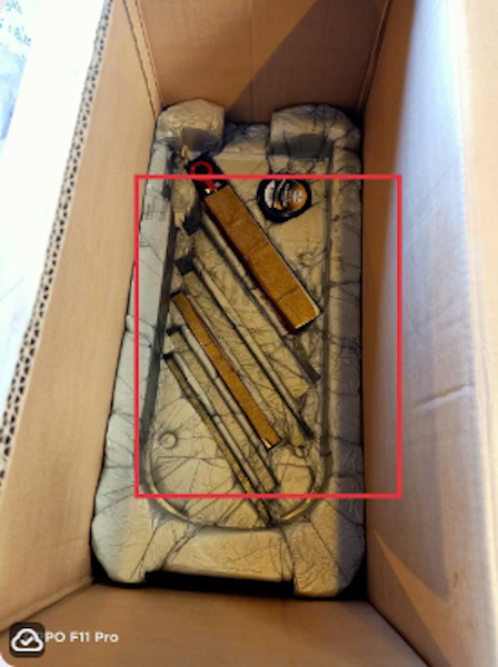 Khoang chứa các gông từ trong thùng xốp của máy BLF 202