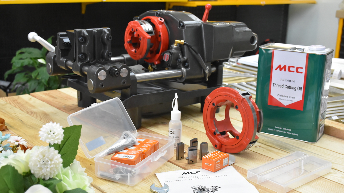 Máy tiện ren ống tốc độ cao CM82 sản xuất tại MCC Japan