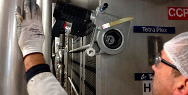 Máy xiết ốc cho bộ tản nhiệt alkitronic EC-R 80, chạy điện