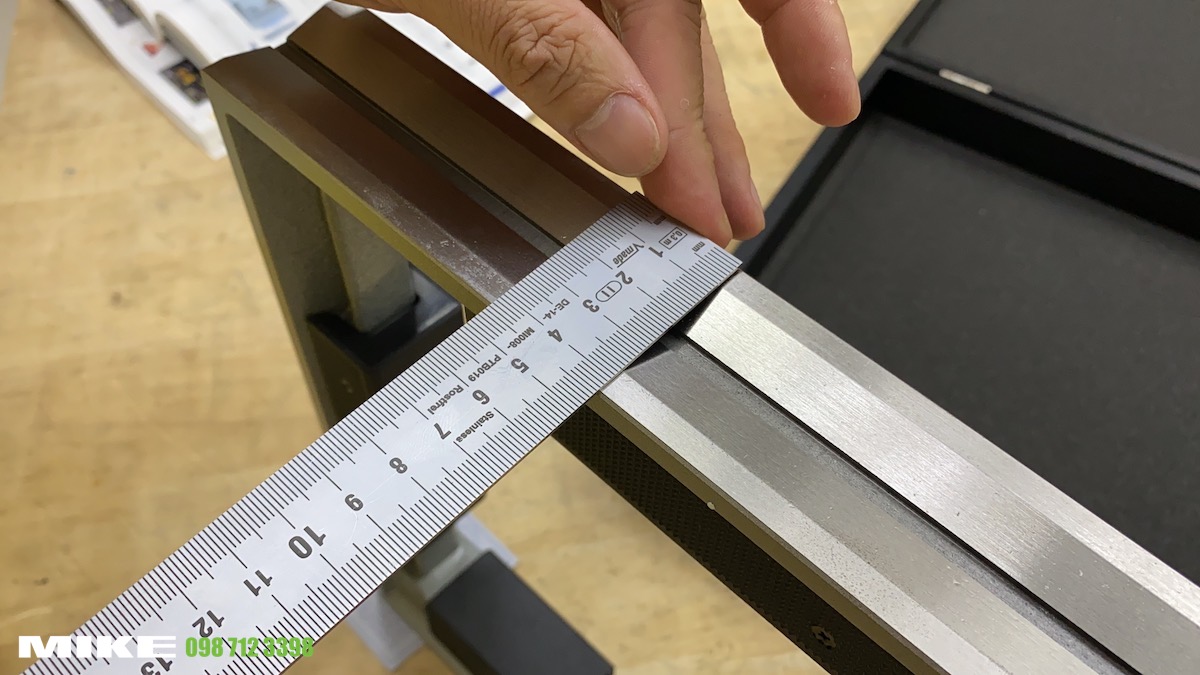 3 cạnh cắt rãnh chữ V, dùng cho phôi tròn trụ nivo vuông có 3 cạnh cắt rãnh chữ V