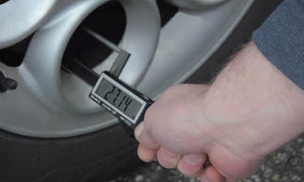 Thước kẹp điện tử đo phanh đĩa xe hơi Vogel Germany 206022