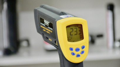 Máy đo nhiệt độ từ xa bằng hồng ngoại 2000 độ C - 1